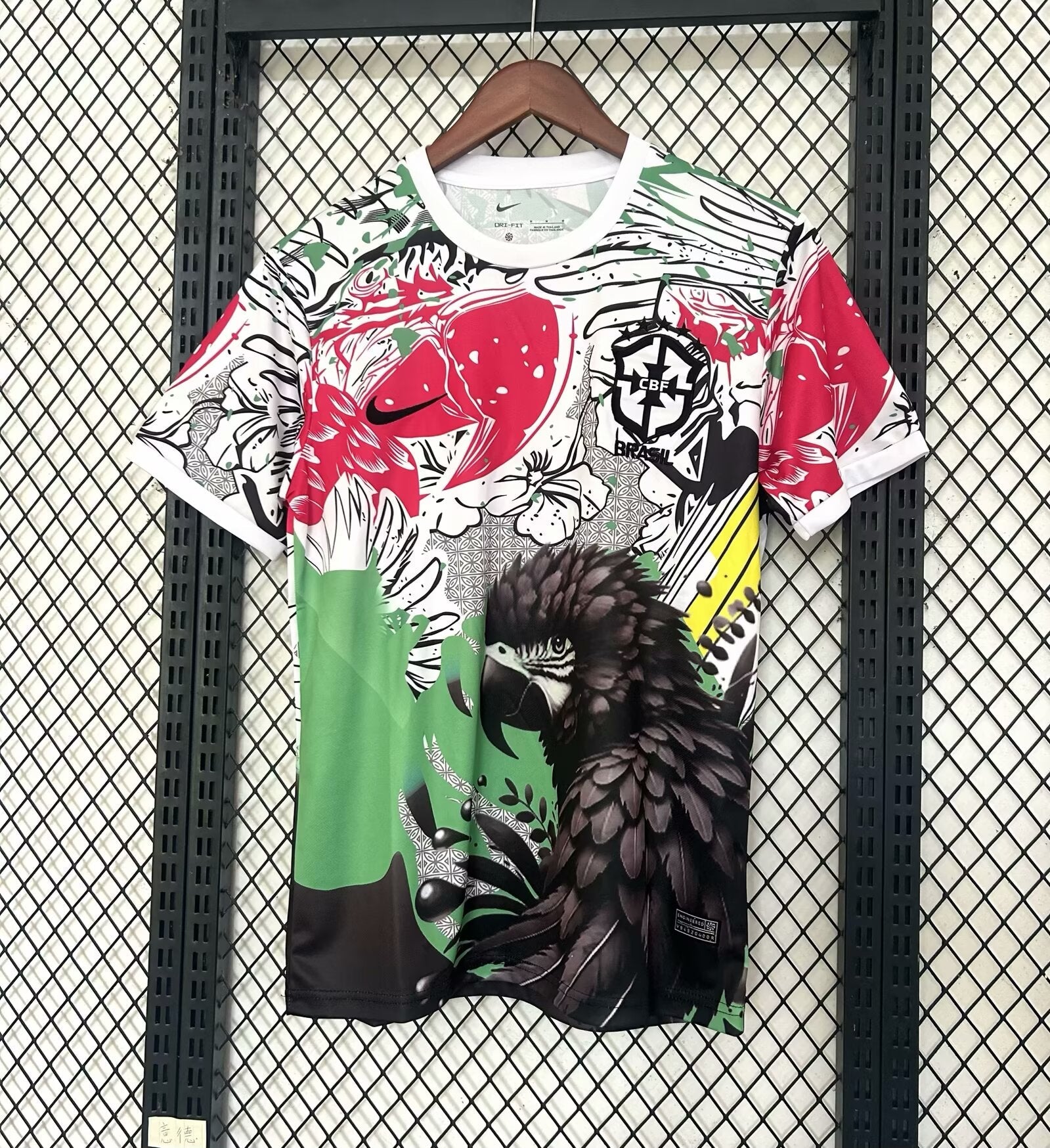 Maillot de foot Brésil perroquet noir concept